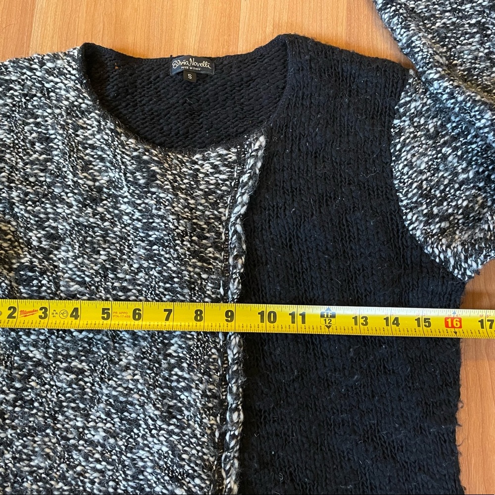 Y2K Silvia Novelli asymmetrical split pattern black and white sweater. - Picture 4 of 5